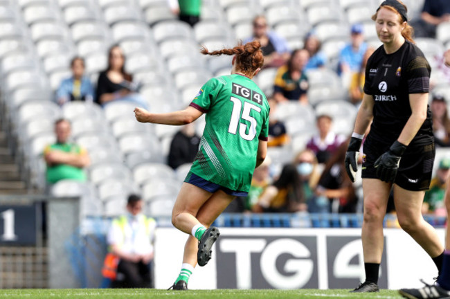 sarah-dillon-celebrates-scoring-a-goal