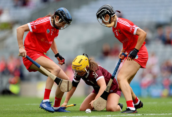 pamela-mackey-and-laura-treacy-with-siobhan-mcgrath