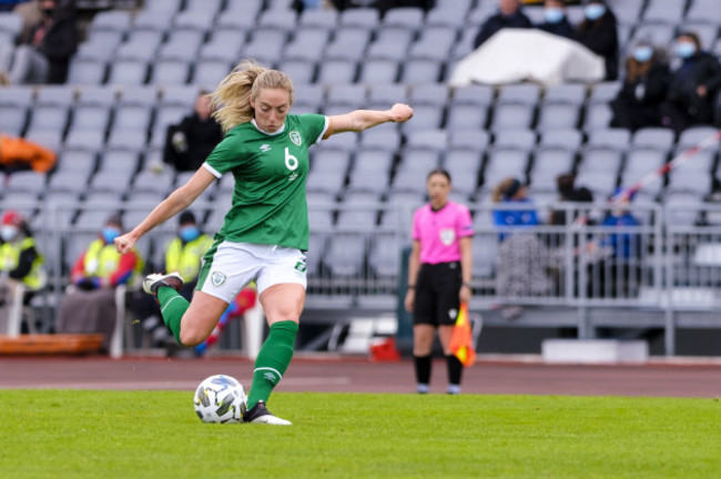 megan-connolly-shoots-at-goal