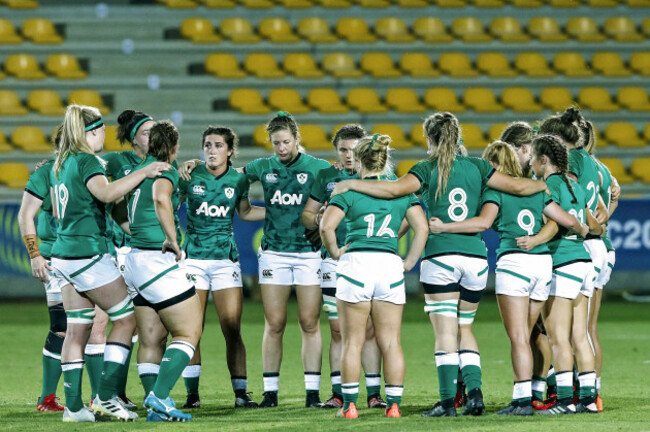 the-ireland-team-huddle-after-the-game