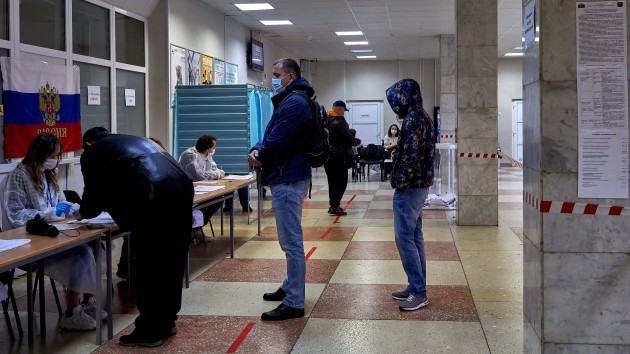 voronezh-russia-19th-sep-2021-people-seen-in-a-queue-waiting-to-receive-ballots-for-vote-today-is-the-final-day-of-the-single-vote-from-17th-to-19th-russians-elect-deputies-to-the-state-duma-in