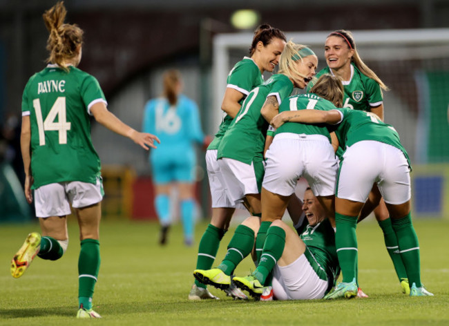 ireland-players-celebrate-with-goalscorer-lucy-quinn