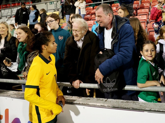 mary-fowler-speaks-with-her-grandfather-kevin-fowler-from-dublin-after-the-game