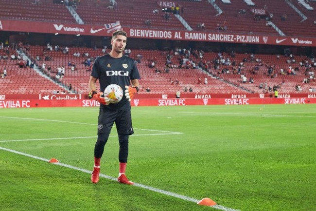 luca-zidane-of-rayo-vallecano-warms-up-during-the-spanish-championship-la-liga-football-match-between-sevilla-fc-and-rayo-vallecano-on-august-15-2021-at-ramon-sanchez-pizjuan-stadium-in-sevilla-spai