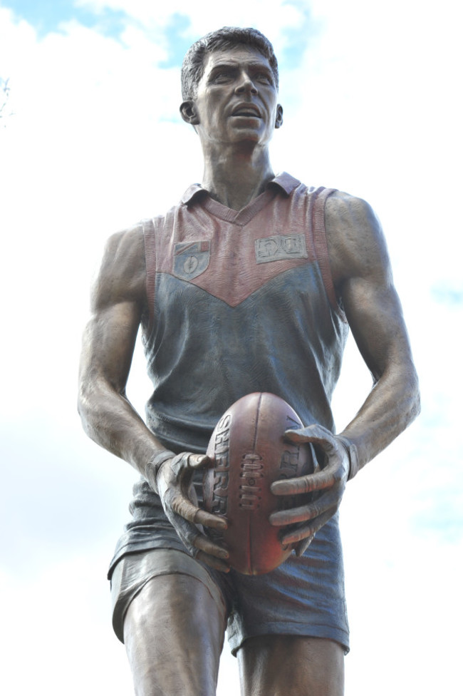 australian-rules-football-jim-stynes-statue-unveiling-mcg