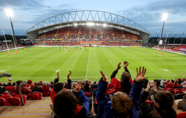 munster-fans-back-watch-the-munster-team-warm-up