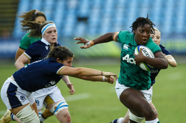 linda-djougang-makes-a-break-to-score-a-try