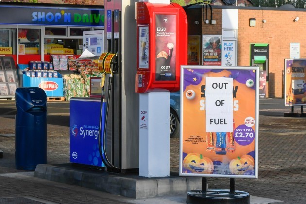 bridport-dorset-uk-27th-september-2021-the-esso-petrol-station-on-the-a35-at-bridport-in-dorset-is-out-of-fuel-due-to-panic-buying-by-motorists-picture-credit-graham-huntalamy-live-news