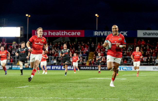 simon-zebo-runs-in-a-try