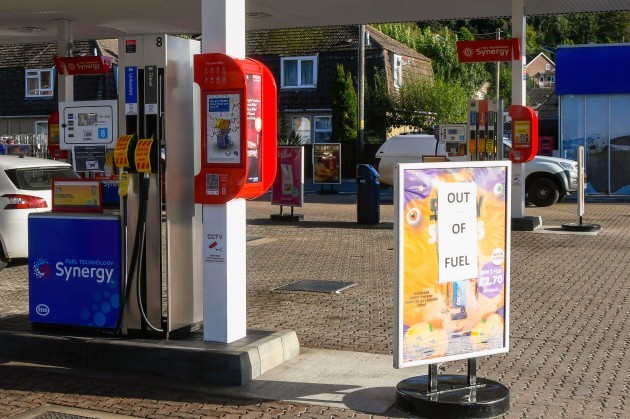bridport-dorset-uk-29th-sep-2021-the-esso-petrol-station-on-the-a35-at-bridport-in-dorset-is-still-out-of-fuel-due-to-panic-buying-by-motorists-and-a-shortage-of-hgv-drivers-to-deliver-fresh-supp