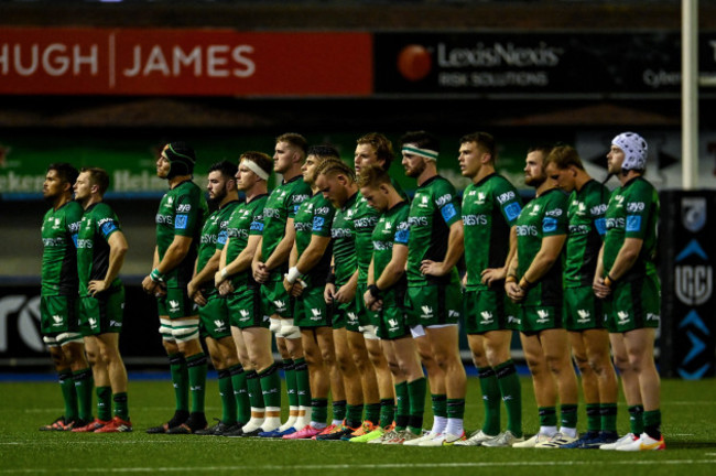 the-connacht-team-take-part-in-a-minutes-silence