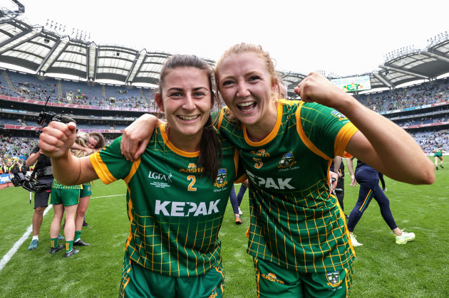 emma-troy-celebrates-after-the-game-with-aoibheann-leahy