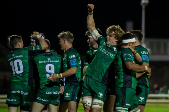 mack-hansen-celebrates-scoring-a-try-with-teammates