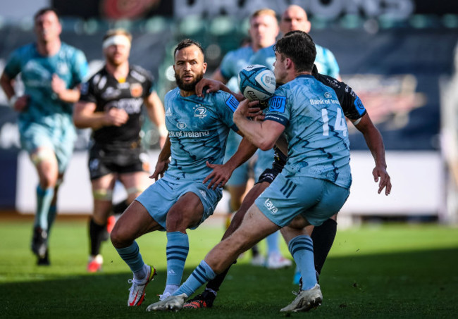 jamison-gibson-park-watches-on-as-rob-russell-gathers-the-ball