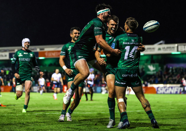 tom-farrell-celebrates-scoring-the-bonus-point-try-with-john-porch-and-tom-daly