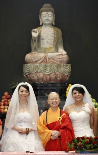 Taiwan Holds First Same Sex Buddhist Wedding · Thejournal Ie