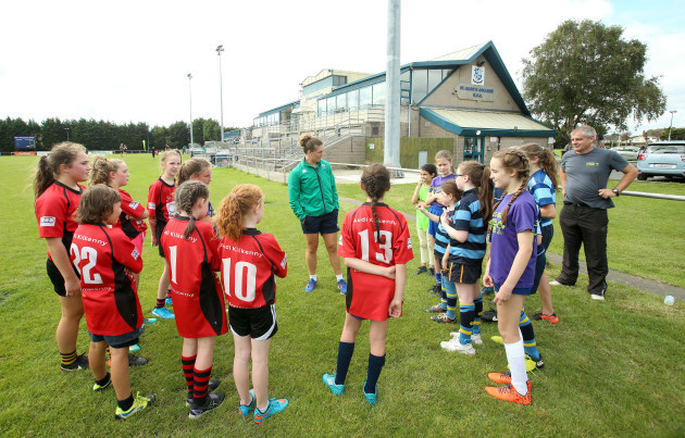 katie-fitzhenry-with-players-from-new-ross-and-navan-rfc