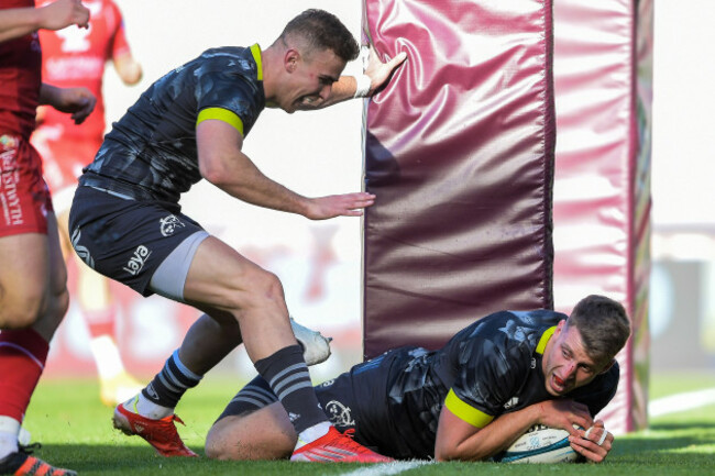 liam-coombes-celebrates-after-scoring-his-sides-fifth-try-of-the-game-with-shane-daly