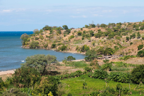 village-on-the-shore-of-lake-malawi-chilumba-malawi