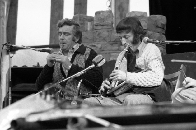 sean-potts-left-and-paddy-moloney-performing-with-the-chieftains-at-the-july-wakes-folk-festival-in-chorley-lancashire-on-25-july-1976-image-shot-071976-exact-date-unknown