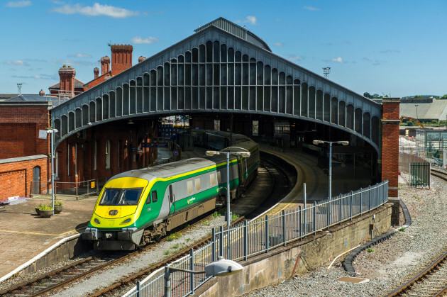 irish-rails-kent-train-station-cork-ireland-with-a-dublin-train-waiting-to-depart-with-copy-space