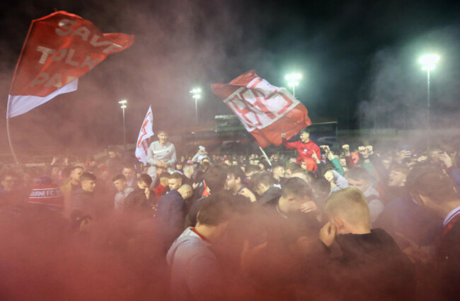 shelbourne-fans-celebrate-getting-promoted-back-to-the-premier-division