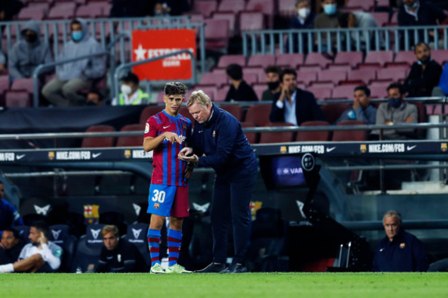 barcelona-spain-credit-d-20th-sep-2021-gavi-ronald-koeman-barcelona-footballsoccer-spanish-la-liga-santander-match-between-fc-barcelona-1-1-granada-cf-at-the-camp-nou-stadium-in-barcelon