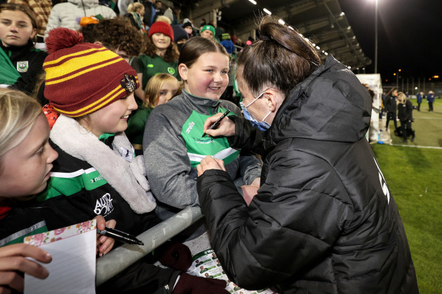 lucy-quinn-signs-autographs-after-the-game