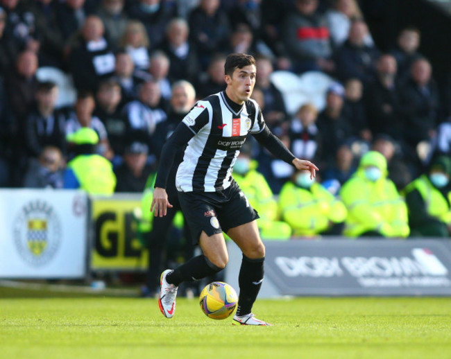 paisley-scotland-uk-24th-october-2021-st-mirren-park-paisley-renfrewshire-scotland-scottish-premier-league-football-st-mirren-v-rangers-fc-jamie-mcgrath-of-st-mirren-on-the-ball-credit-acti