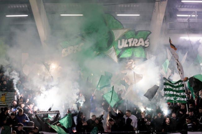 shamrock-rovers-fans-before-the-game