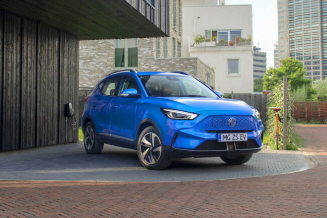 MG ZS EV - parked side shot_presskit