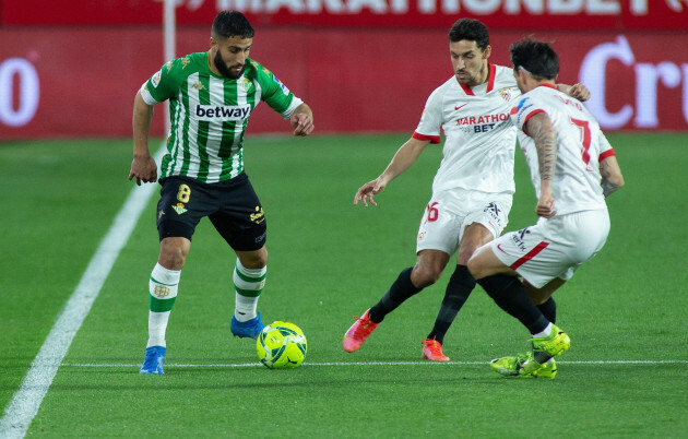 nabil-fekir-of-real-betis-and-jesus-navas-of-sevilla-during-the-spanish-championship-la-liga-football-match-between-sevilla-fc-and-real-betis-balompie-on-march-14-2021-at-ramon-sanchez-pizjuan-stadiu