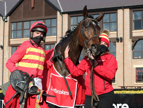 patrick-mullins-with-klassical-dream-and-eilish-byrne-after-winning