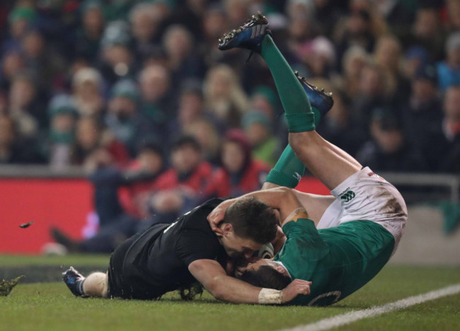 new-zealand-all-blacks-beauden-barrett-and-irelands-jonathan-sexton