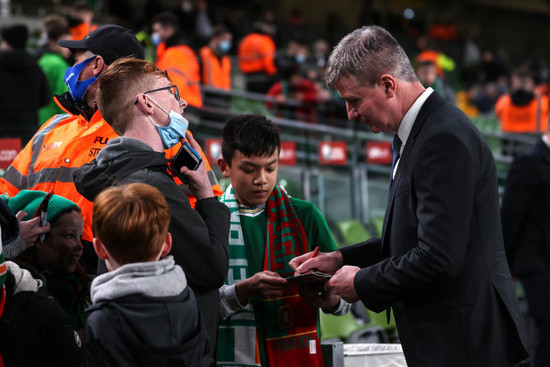 stephen-kenny-signs-autographs-for-a-fan-ahead-of-the-game