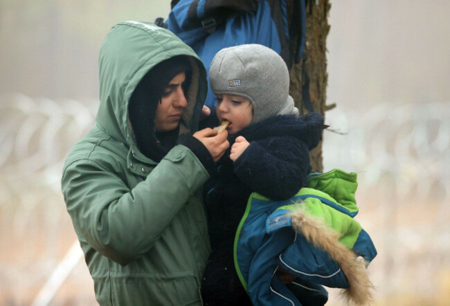 grodno-region-belarus-11th-nov-2021-migrants-in-a-tent-camp-on-the-belarusian-polish-border-the-migrant-crisis-on-the-border-of-belarus-with-poland-lithuania-and-latvia-escalated-on-november-8
