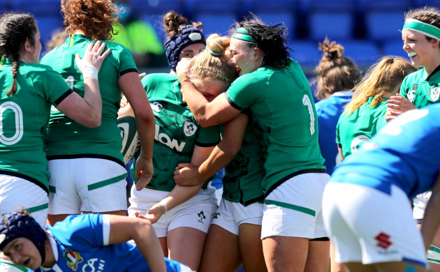 cliodhna-moloney-celebrates-her-try-with-lindsay-peat