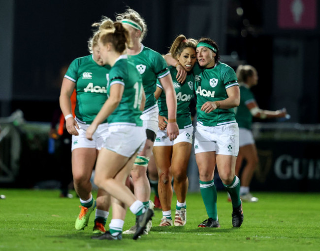 lindsay-peat-celebrates-scoring-her-sides-third-try-with-sene-naoupu