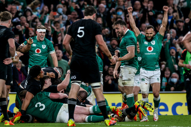 jamison-gibson-park-celebrates-ronan-kelleher-scoring-a-try