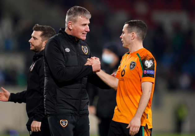 republic-of-ireland-manager-stephen-kenny-and-josh-cullen-at-full-time-after-the-fifa-world-cup-qualifying-match-at-the-stade-de-luxembourg-luxembourg-city-picture-date-sunday-november-14-2021