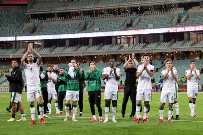 ireland-players-applaud-fans-after-the-game