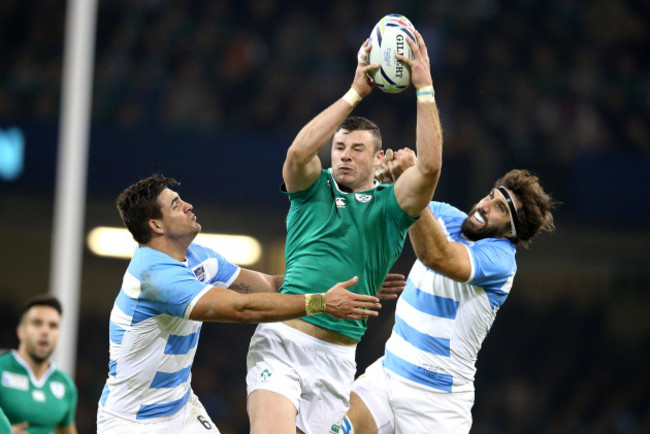 robbie-henshaw-with-pablo-matera-and-juan-martin-fernandez-lobbe