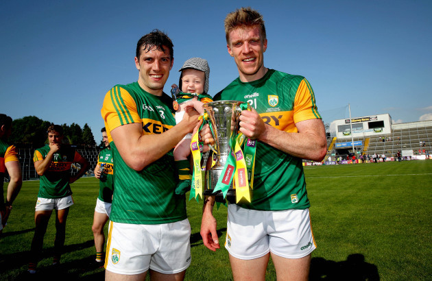 david-moran-celebrates-with-son-eli-and-tommy-walsh-alone-with-the-trophy