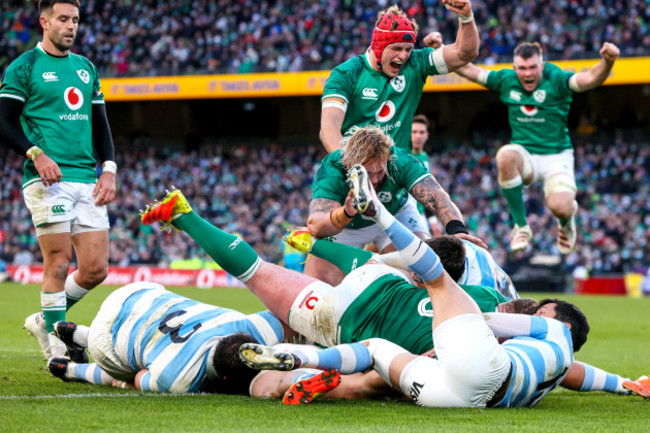 peter-omahony-and-josh-van-der-flier-celebrate-as-caelan-doris-scores-a-try