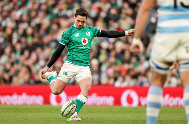 joey-carbery-takes-a-kick