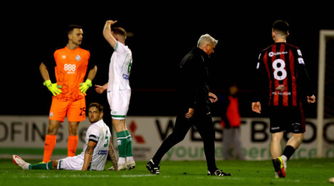keith-long-leaves-the-pitch-after-being-sent-off