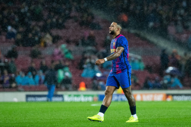 barcelona-spain-23rd-november-2021-nou-camp-barcelona-spain-champions-league-football-fc-barcelona-versus-benfica-9-memphis-depay-fc-barcelona-during-uefa-champions-league-match-against-benfic