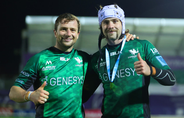 mack-hansen-is-presented-with-the-united-rugby-championship-player-of-the-match-award-by-jack-carty