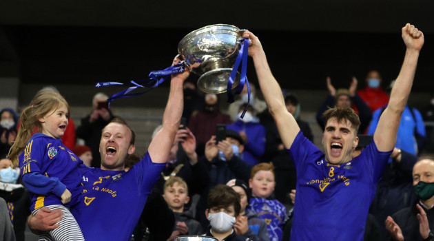 michael-shields-and-ian-maguire-lift-the-trophy