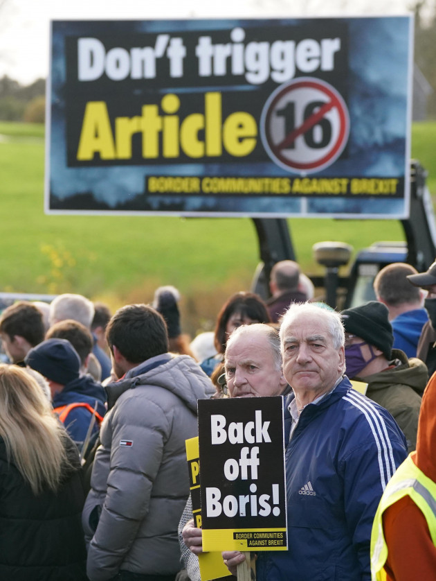 protesters-from-border-communities-against-brexit-demonstrate-at-flurrybridge-in-carrickcarnon-on-the-border-between-the-republic-of-ireland-and-northern-ireland-calling-on-the-government-not-to-trig